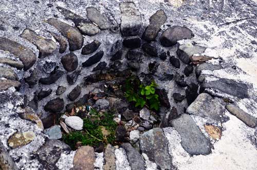 Rimska nekropola u Šempetru - Grobovi uz otkriveni dio rimske ceste. Foto: VJB. Rimska nekropola u Šempetru - Grobovi uz otkriveni dio rimske ceste. Foto: VJB.
