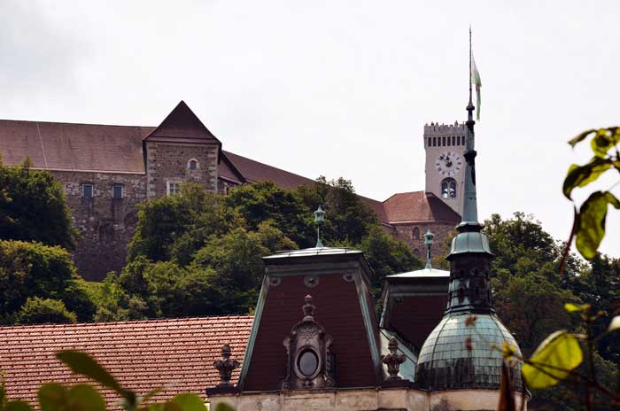 Putovanja – LJUBLJANA: Tak blizu. Tak drugače. (Peti dio) [Osvrt Ada Jukić]. Pogled na Ljubljanski grad. Foto: VJB.