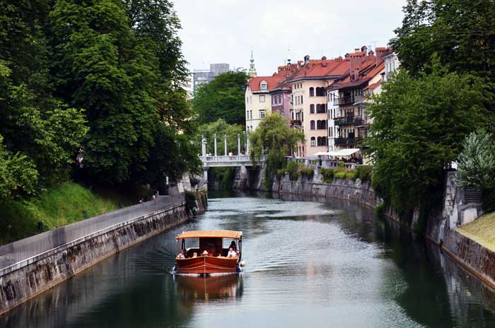 Putovanja – LJUBLJANA: Tak blizu. Tak drugače. (Peti dio) [Osvrt Ada Jukić]. Pogled na Ljubljanicu. Foto: VJB.